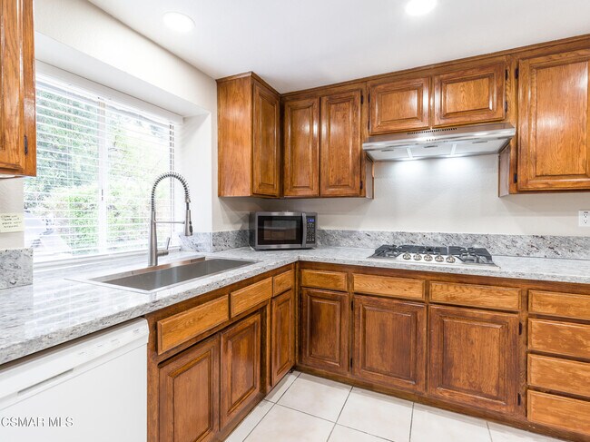 Building Photo - 382 Rockedge Dr