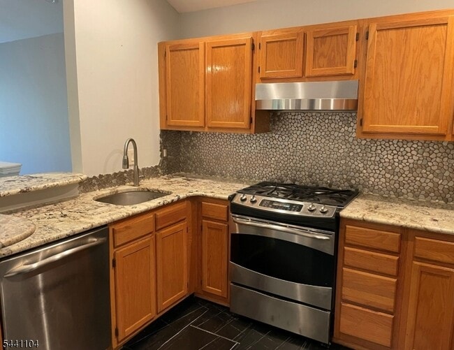 Building Photo - 511 Chatfield Dr