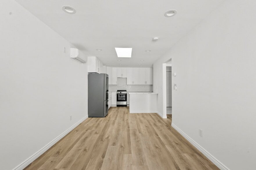 Building Photo - 3668 2nd Ave