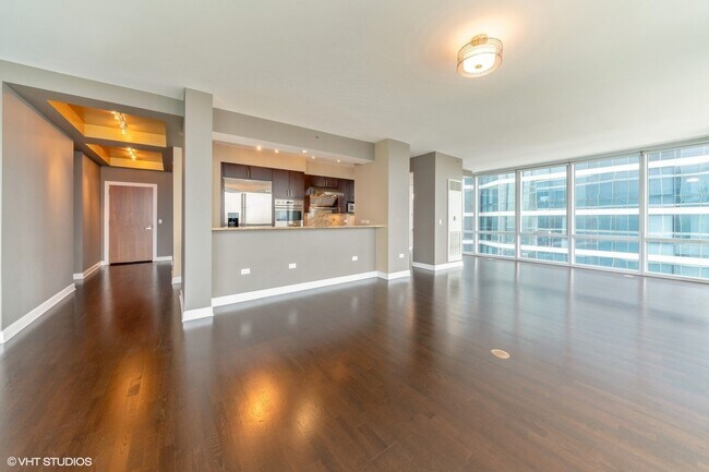 Building Photo - 1211 S Prairie Ave
