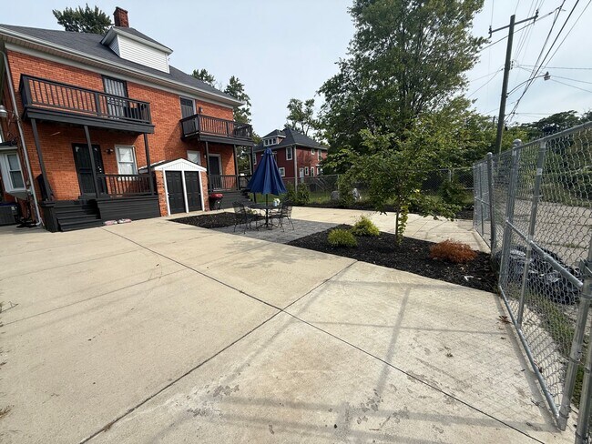 Building Photo - 528 E Philadelphia St