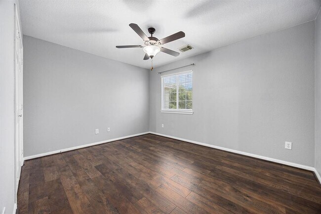 Building Photo - 6403 Applewood Forest Dr