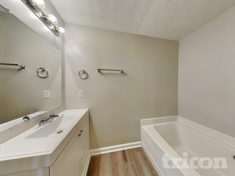 Building Photo - 60 Camden Pl