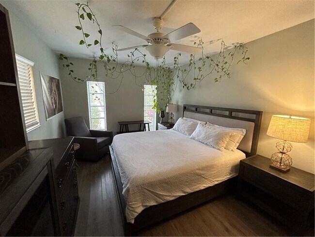 Building Photo - 2737 NE 28th St