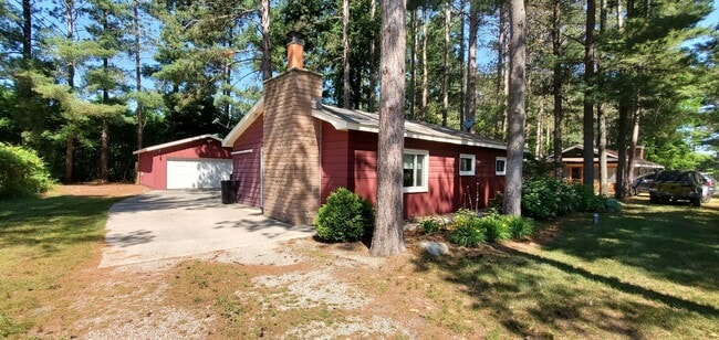 Building Photo - Fully Furnished 2-Bedroom Home Near Hodenp...