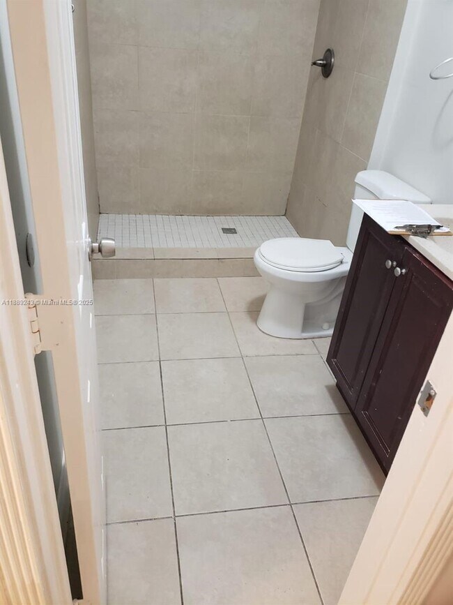 Building Photo - 640 SW 9th Ct