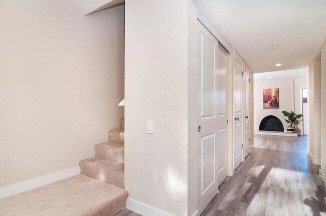 Building Photo - 4 Bedrooms and 2.5 baths!  Modern upgrades...