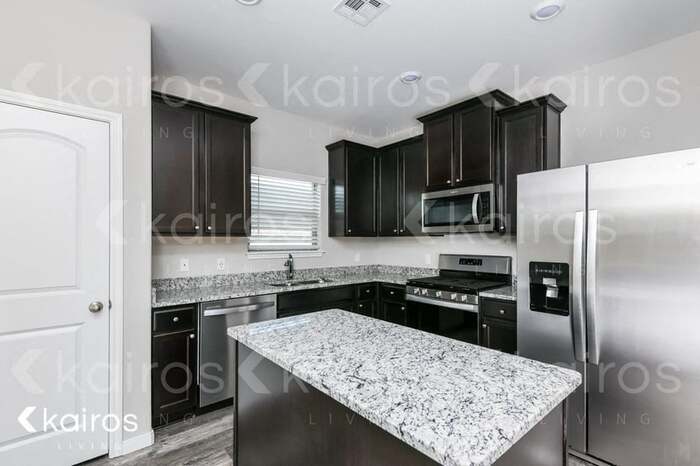 Building Photo - 316 E Georgia Terrace