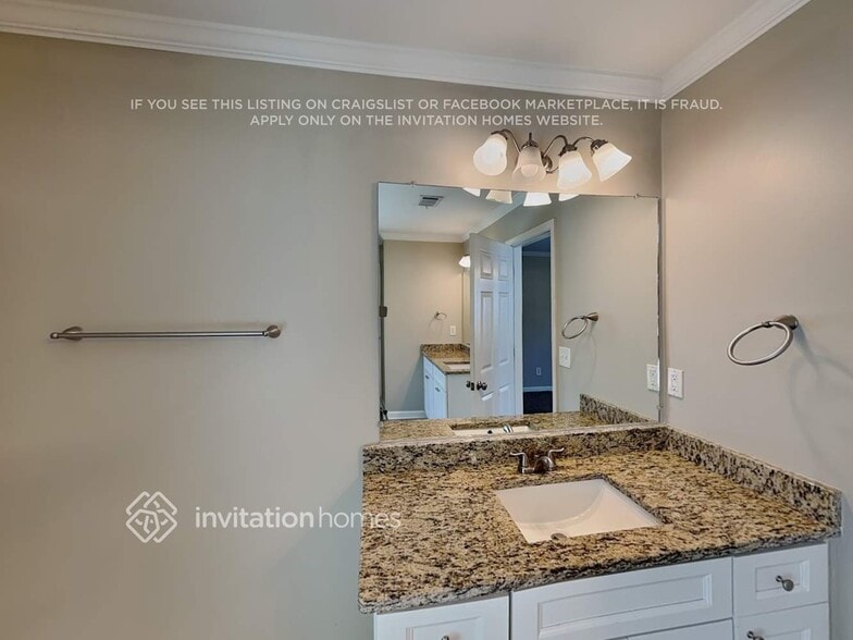 Building Photo - 920 Lakeside Ct