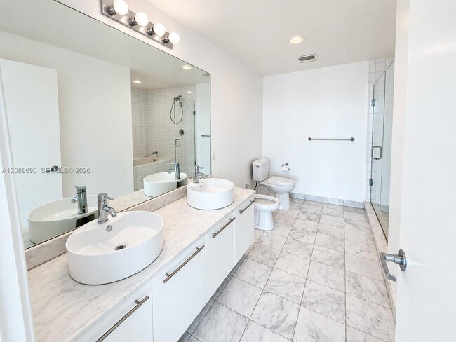 Building Photo - 888 Biscayne Blvd