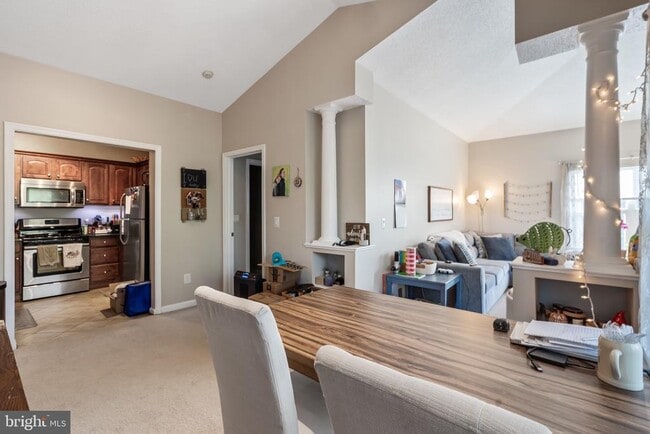 Building Photo - 14301 Grape Holly Grove