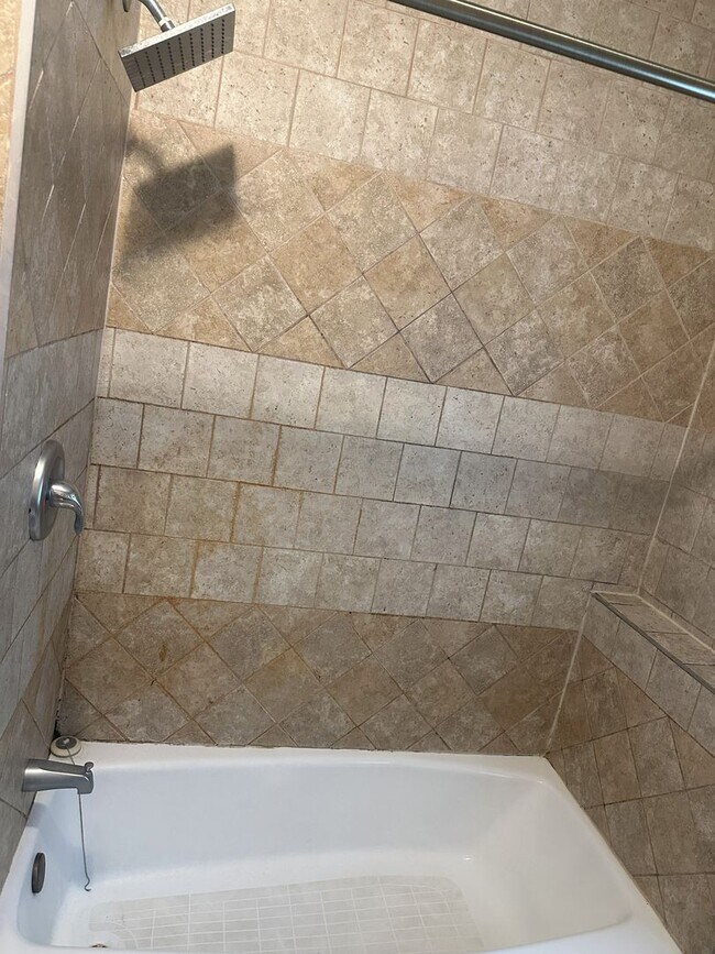 Building Photo - 1645-1647 N Astor St