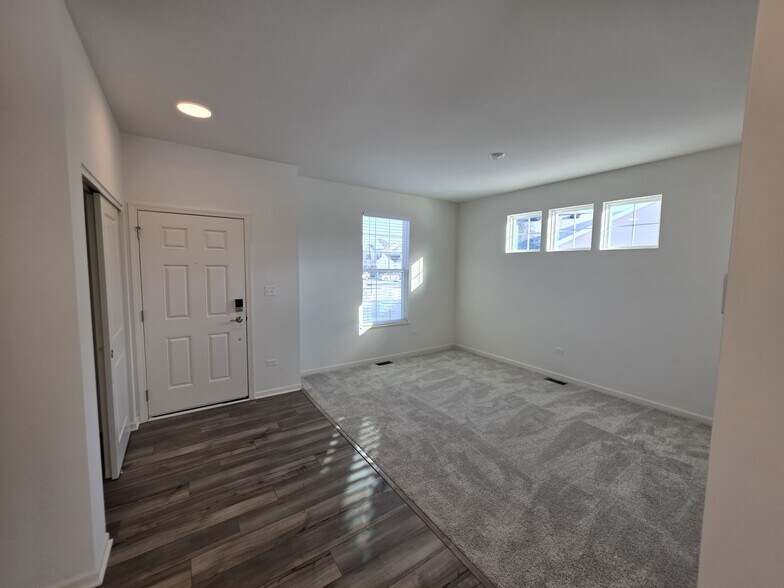 Building Photo - 1811 E 111th Pl