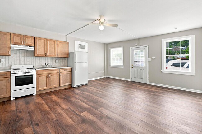 Building Photo - 571 Olive St
