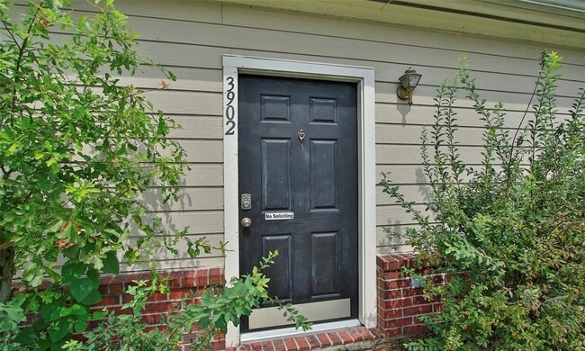 Building Photo - 3902 Mossy Pl Ln