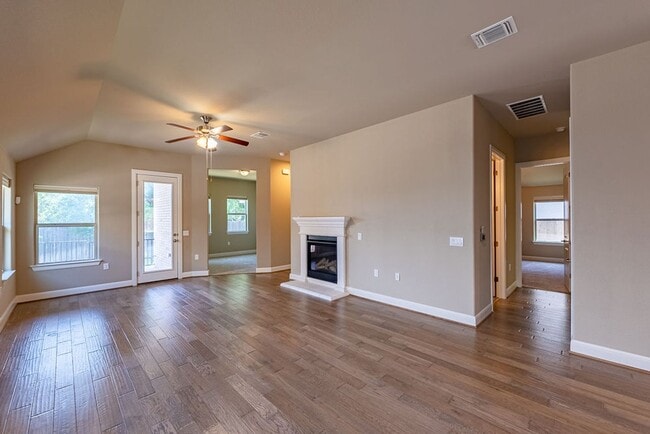 Building Photo - Charming Cedar Park Retreat: 3-Bedroom Home with Versatile Features and Community Amenities