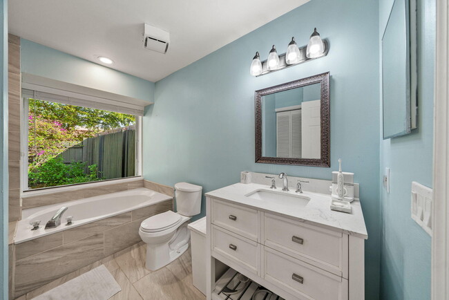 Building Photo - 465 Goldenwood Way