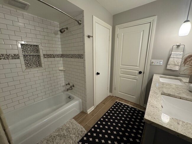 Building Photo - 1014 St Andrews Way