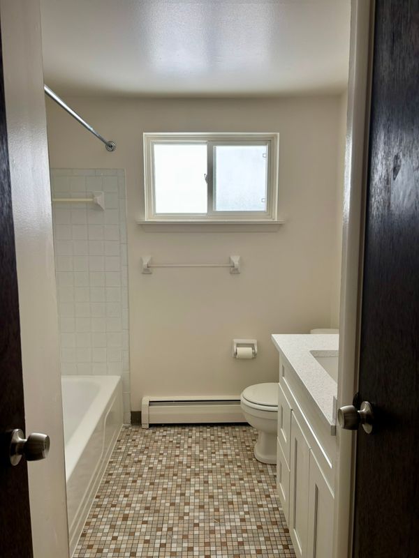 Building Photo - 18 Losson Garden Dr