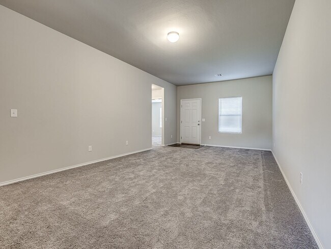 Building Photo - Brand New home in Mustang + 4 bedrooms + 2 bathrooms
