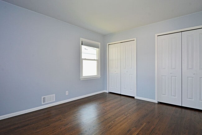 Building Photo - Clean & Updated One-Level Living in Robbin...