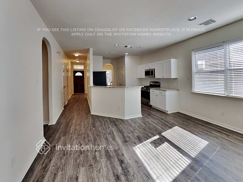 Building Photo - 411 Drake Ln