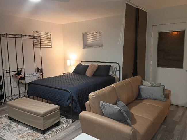 Building Photo - 739 Daisy Dr