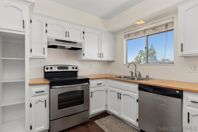 Building Photo - 4800 Williamsburg Ln