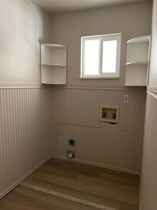 Building Photo - 340 Barrett Ave