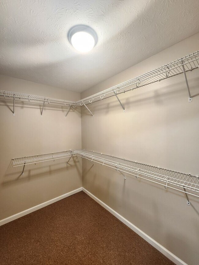 Building Photo - ***FIRST MONTH RENT FREE*** Black Mountain Rentals- Close to Lake Tomahawk and Black Mountain Gol...