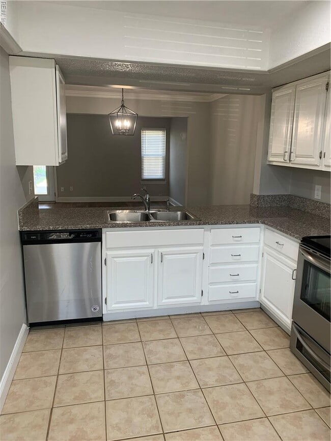 Building Photo - 1654 Jameson Dr