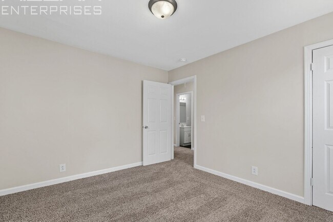 Building Photo - Charming 2-Bedroom Home on Quiet Valley Vi...