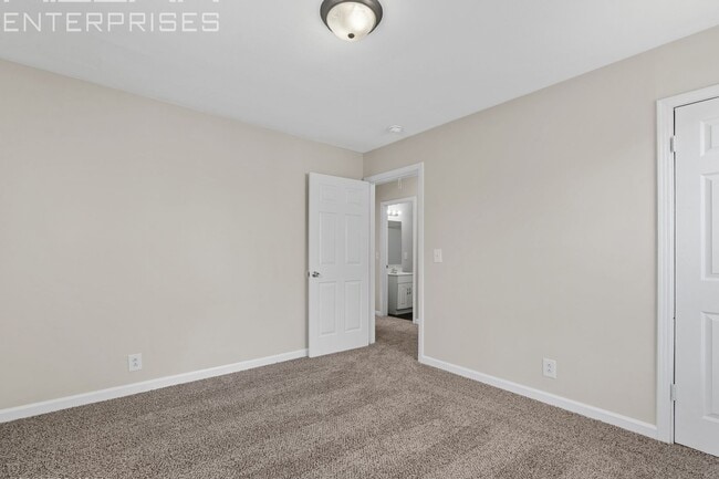 Building Photo - Charming 2-Bedroom Home on Quiet Valley View Circle