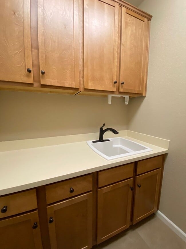 Building Photo - Livermore 3BD/2.5BA Townhouse in Great Neighborhood!