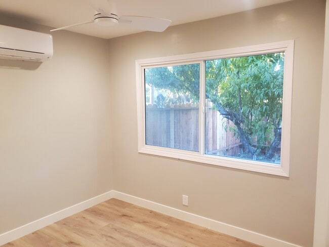 Building Photo - Beautiful (RENO) Duplex