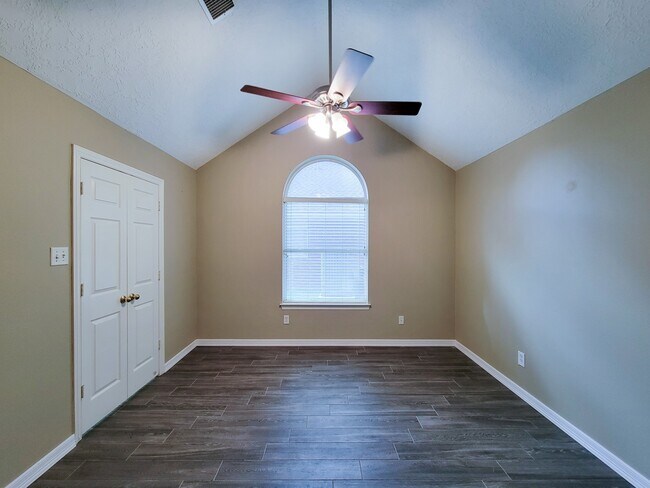 Building Photo - 18511 Falcon Crest Dr