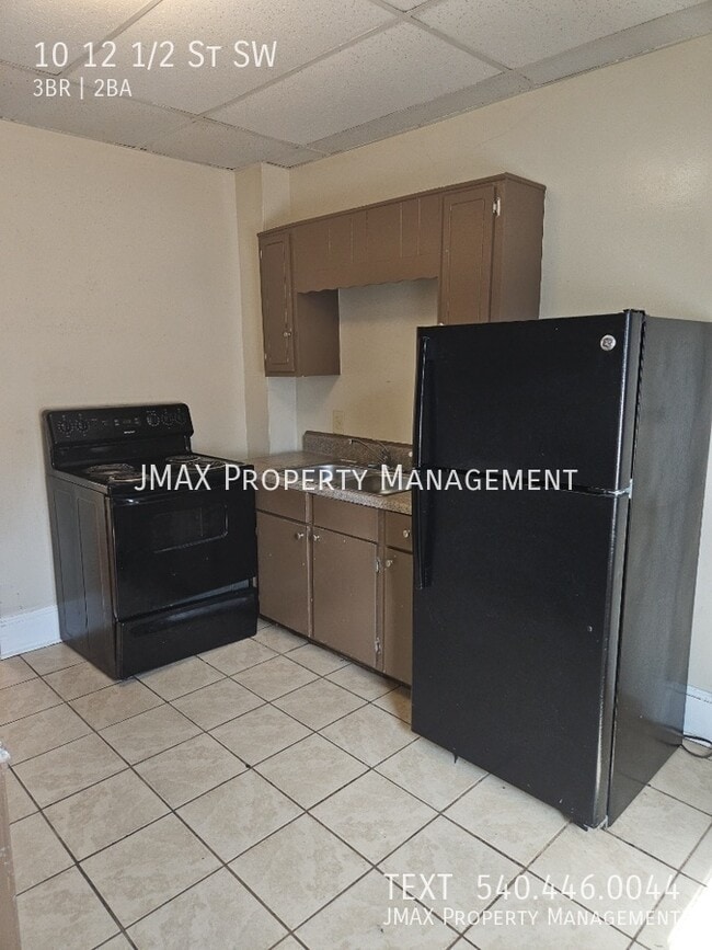 Building Photo - 10-12 1/2 12 1/2 St