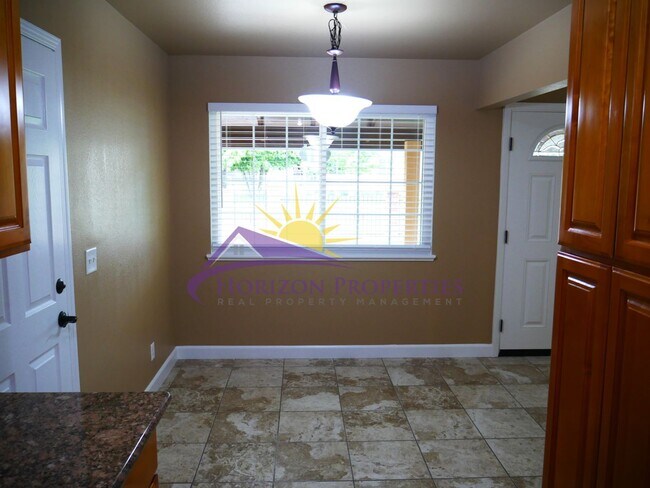 Building Photo - Remodeled 3 Bed 1 Bath 900sqft home in West Sacramento