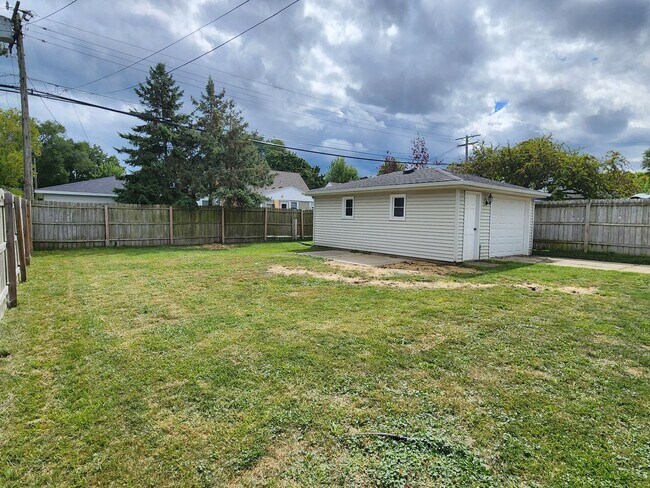 Building Photo - 4021 Harding Rd