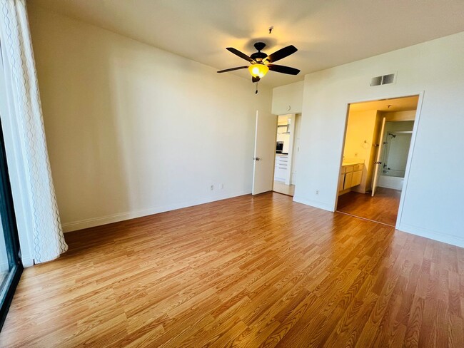 Building Photo - 2-bedroom, 2-bathroom condo located in a h...