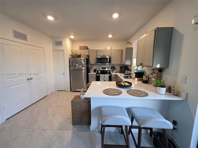 Building Photo - 466 NE 12th St