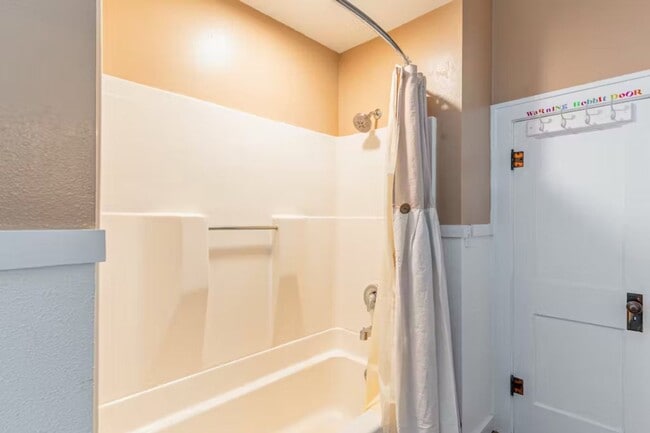 Building Photo - Beautiful 4 Bedroom Rental in Prime East Kalispell Location