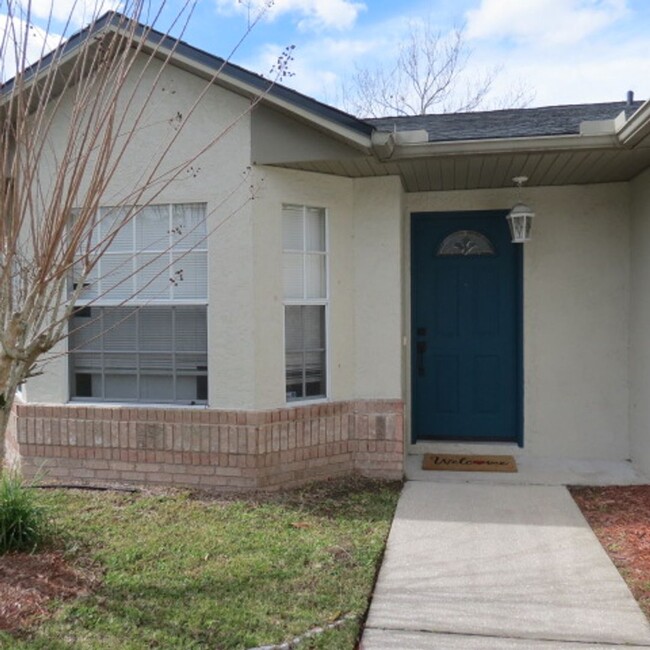 Building Photo - Alafaya Woods 3 bed, 2 bath, A rated Semin...