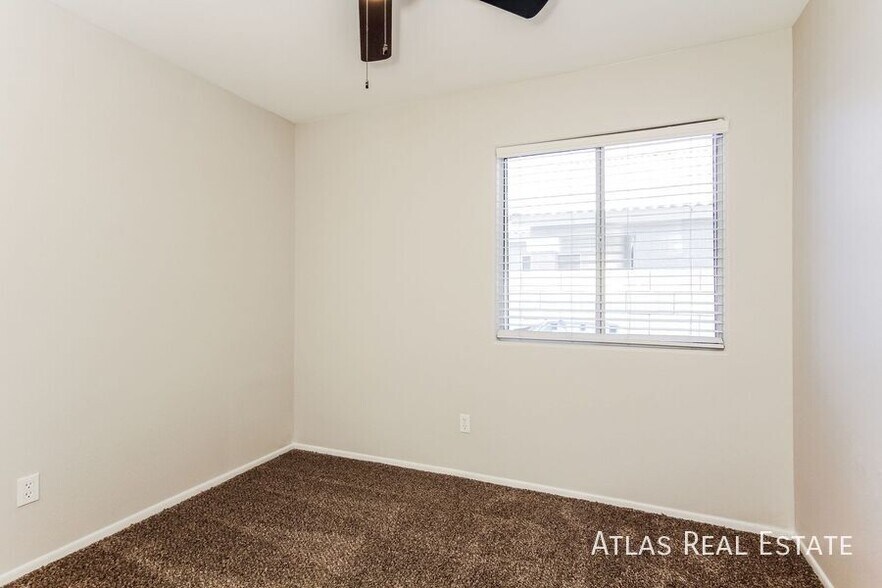 Building Photo - 3106 W Lone Cactus Dr
