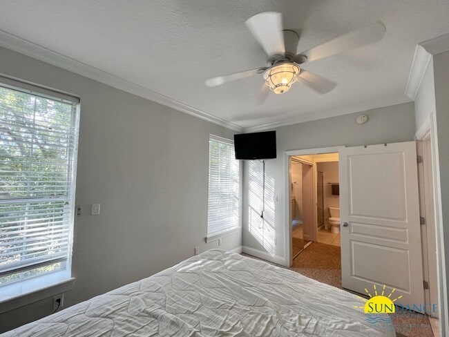 Building Photo - Beautiful Partially Furnished Condo in Downtown Fort Walton Beach!