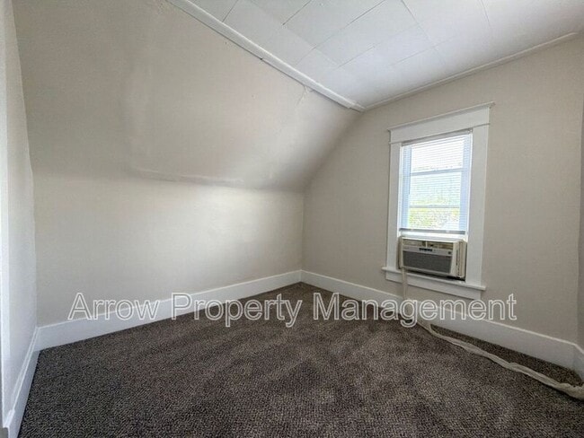 Building Photo - 2516 Dudley St