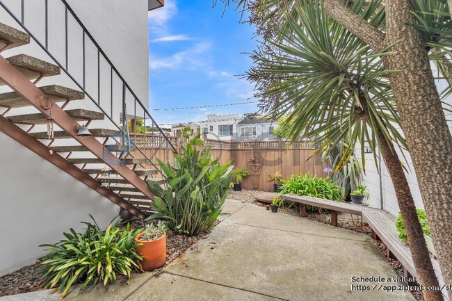 Building Photo - 280 Prague St