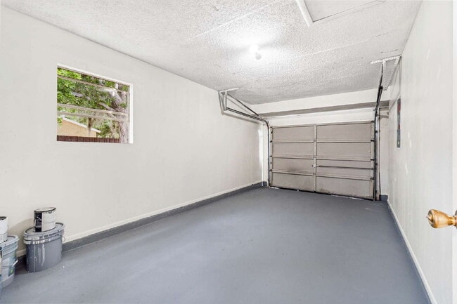 Building Photo - Recently updated 3BR, 2BA in The Shores