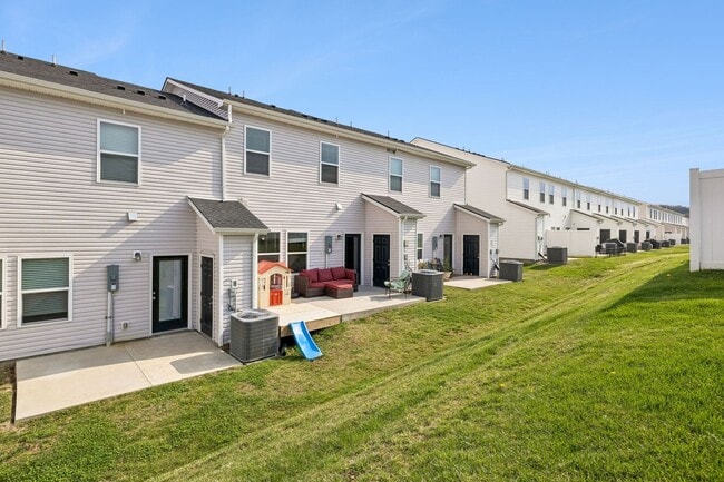 Building Photo - Beautifully maintained and now available as a rental for the very first time!