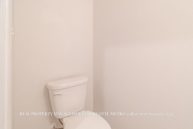 Building Photo - Modern Brand-New Built 3BR Townhome Near Uptown